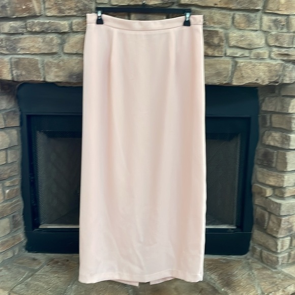 J. R. Nites Woman pink tuxedo-like embellished jacket and skirt. Size 16W - Picture 10 of 16